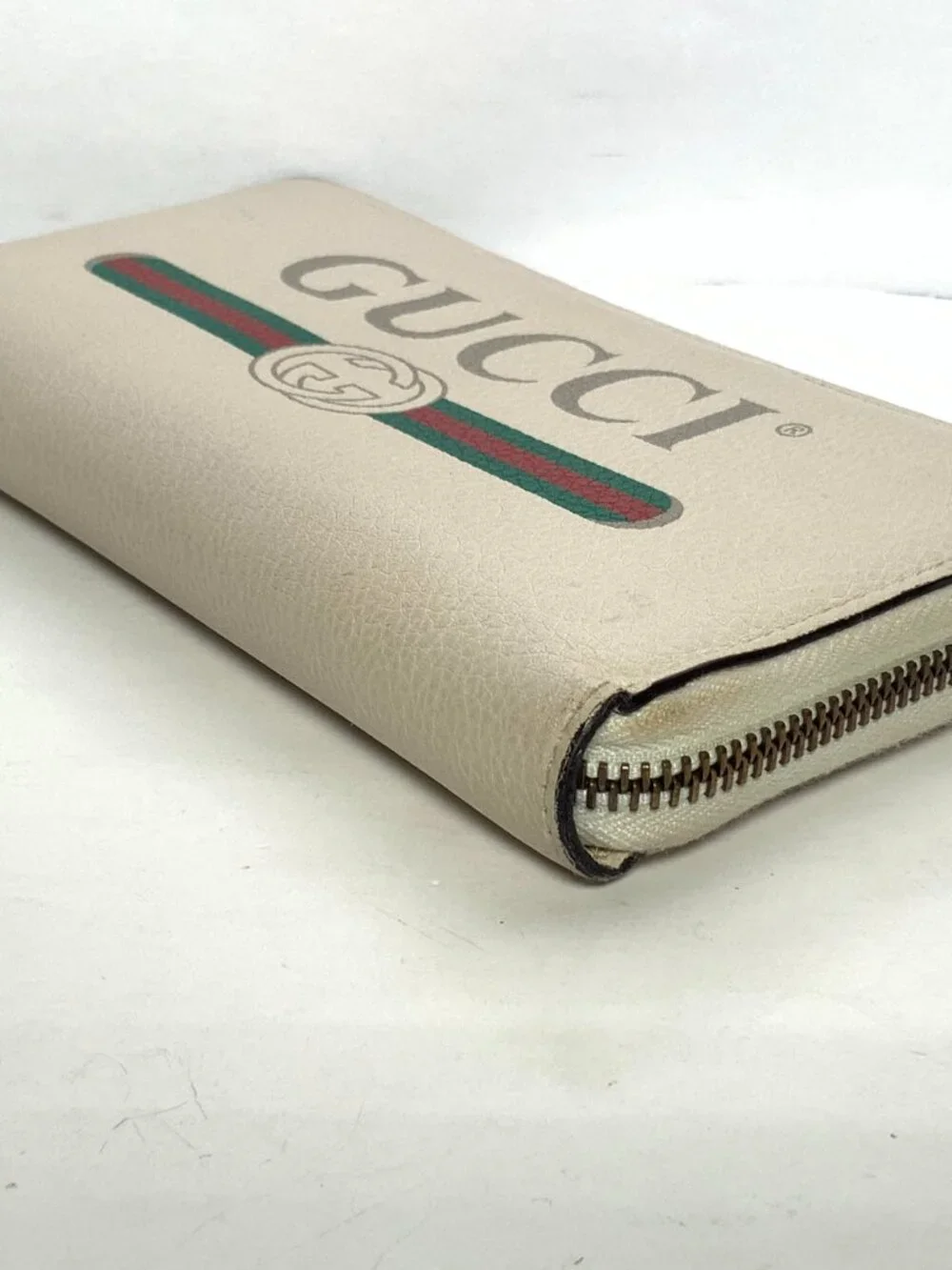 Gucci classic logo